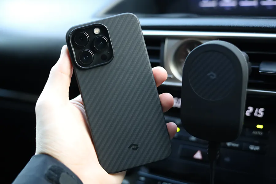 PITAKA MagEZ Car Mount ProとMagEZ Case 2を装着