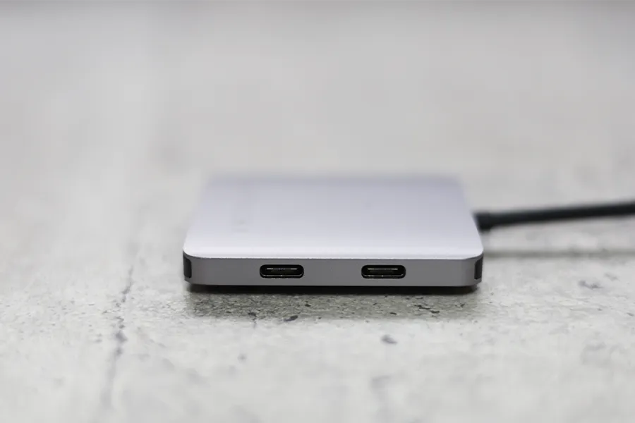 Satechi 4ポート USB-C データハブのUSB-Cは4つある→に2