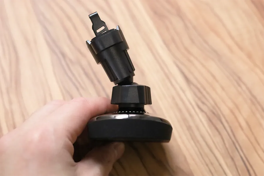 PITAKA MagEZ Car Mount Proの左側