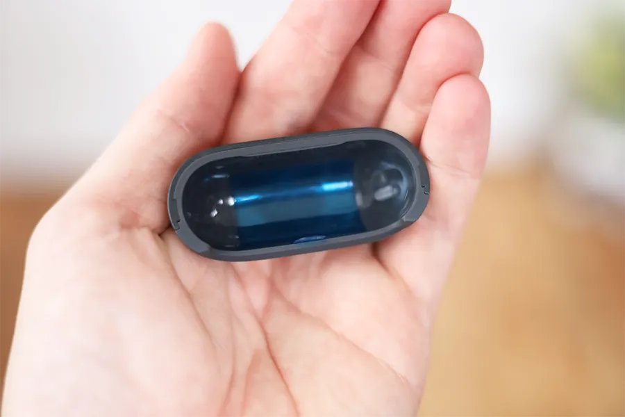 AirPods 3ケースのCaseologyフタの内側がくっつく