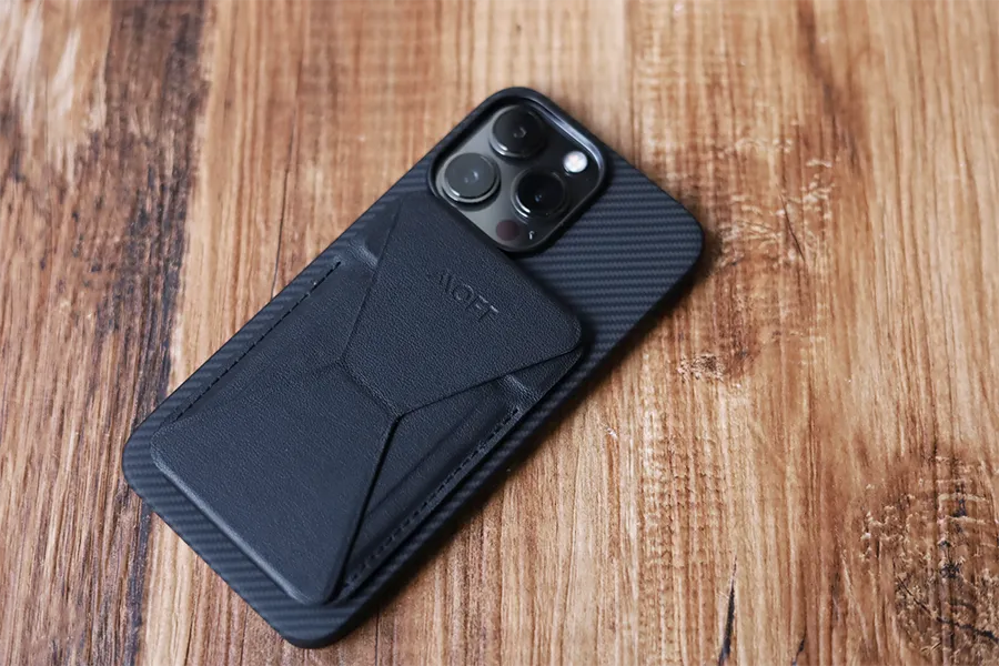 iPhone 13 Pro PITAKA Air CaseはMagSafeアクセサリーも対応している