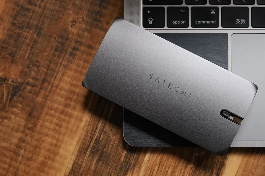 Satechi On-The-GoマルチUSB-Cハブ 9-in-1とMacBook Pro13 インチとSATECHI