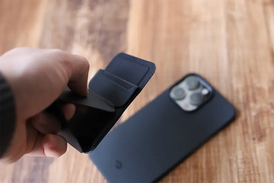 iPhone 13 Pro PITAKA Air CaseにMagSafeアクセつけて強く引っ張ると取れてしまう