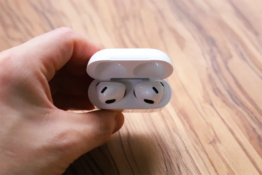 AirPods 3のイヤホン本体上部