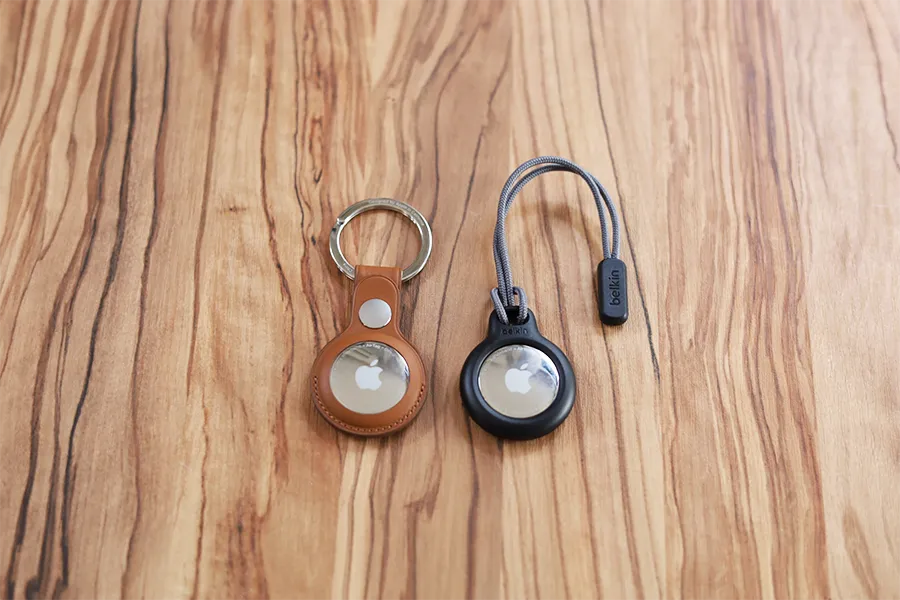 Apple純正 AirTag用『ループ』とBelkin「ストラップ」を比較