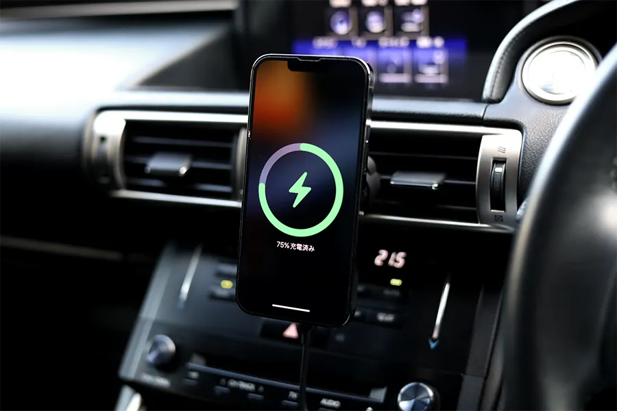 PITAKA MagEZ Car Mount Proで充電できる
