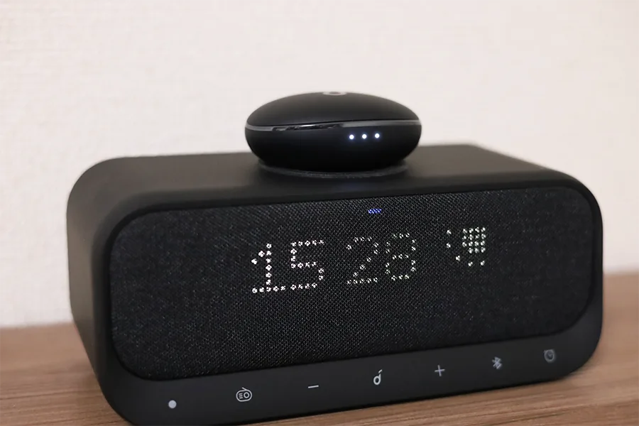 Anker Soundcore Liberty 3 Proはワイヤレス充電器でも充電可能