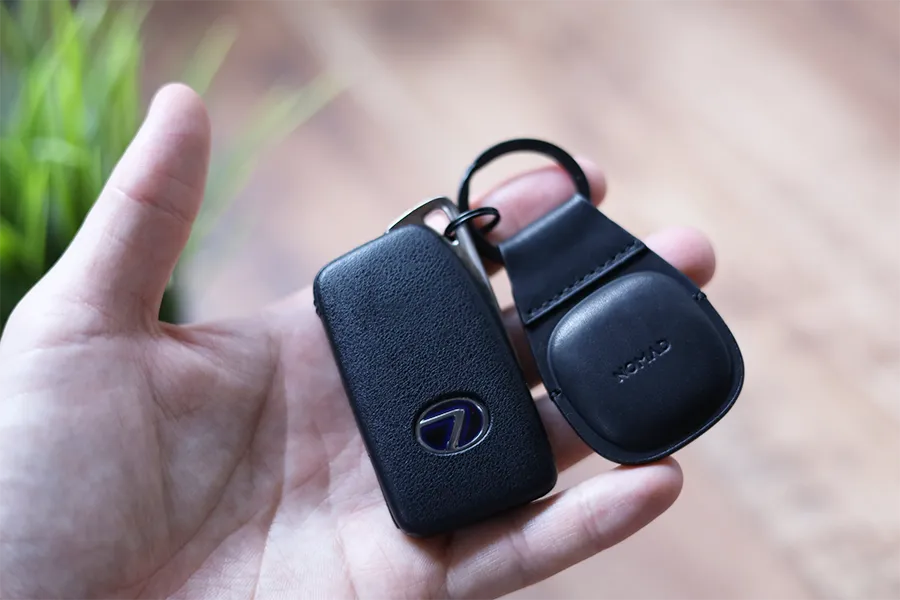 NOMAD AirTagレザー『キーホルダー』を鍵に装着