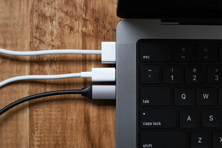 Satechi 4ポート USB-C データハブと他のUSB-Cアクセサリーを共同で使用できる