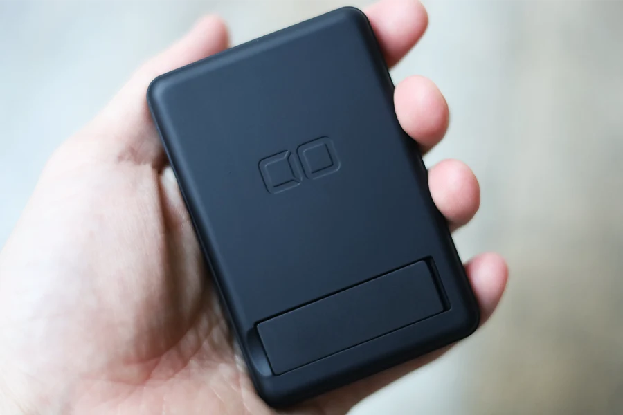 CIO-MB20W-5000-MASの手触りはマットな質感で高級感あり