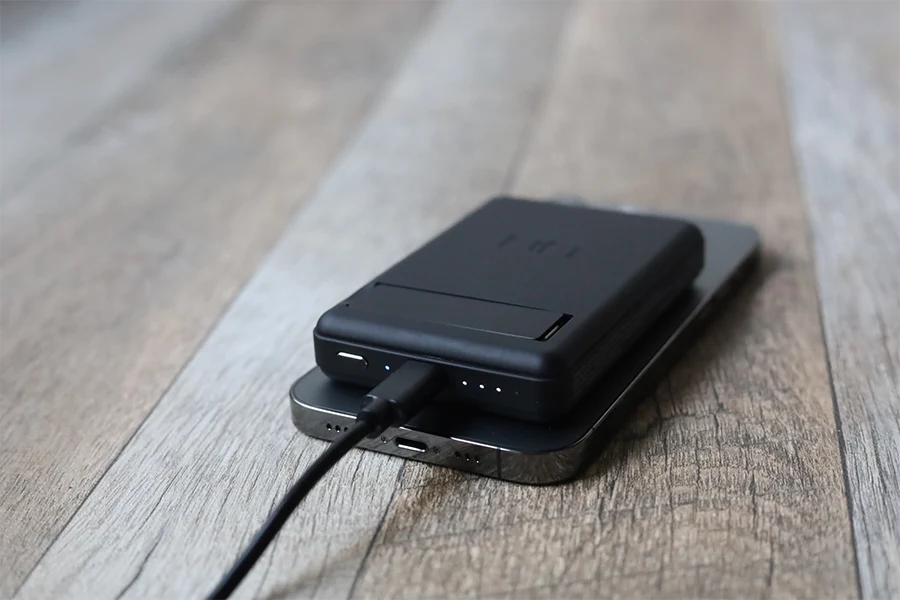 CIO-MB20W-5000-MASはパススルー充電対応型