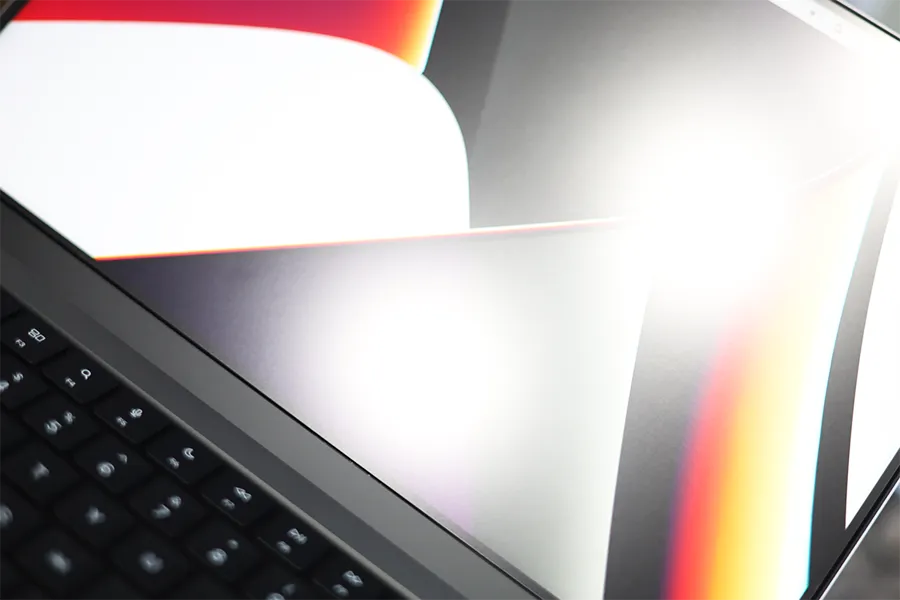 MacBook14インチのNIMASOアンチグレアフィルムを貼って白色を当てた