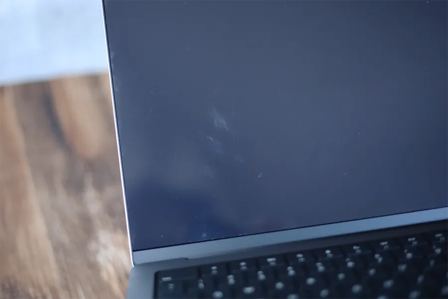 MacBook 13インチと14インチはNIMASOフィルムに傷がついてても大丈夫