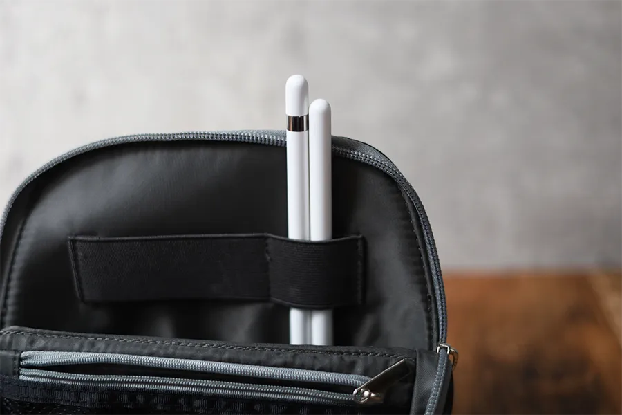 ソニック ユートリム スマ・スタ ワイド ガジェットポーチにPencilを挿しても蓋がしまる