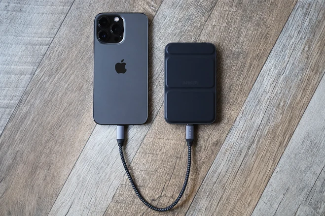 Ankerモバイルバッテリーで有線充電だと最大12W充電可能