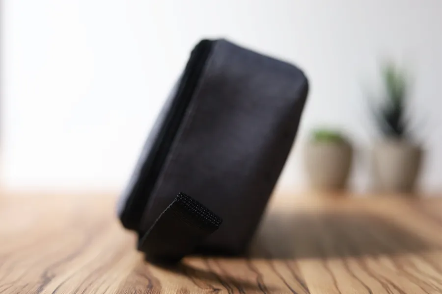 サンワダイレクトガジェットポーチ大容量の横向きだと安定しない