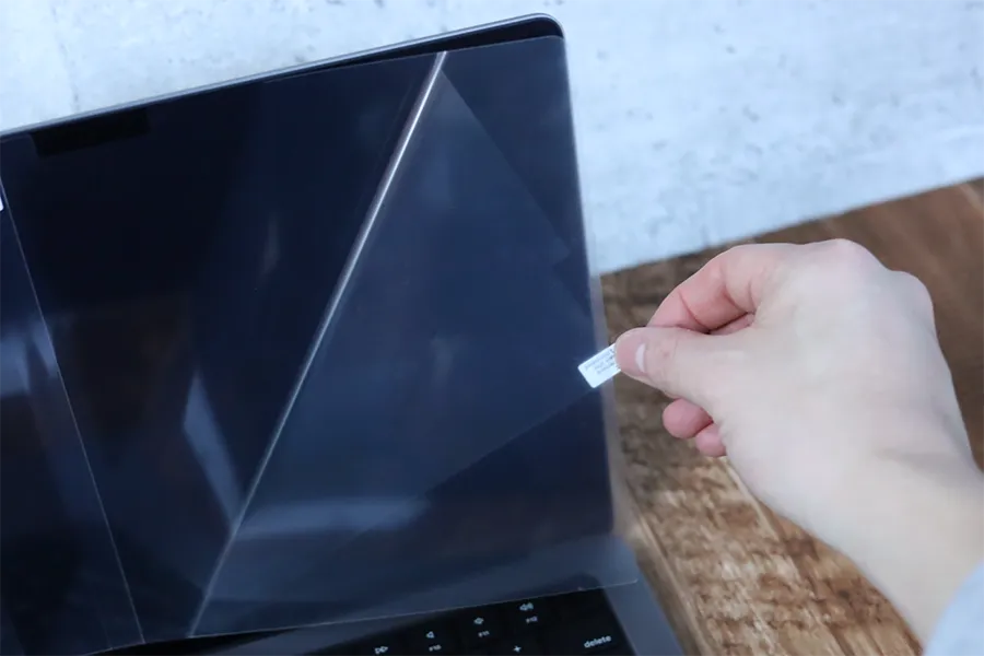 MacBook14インチのNIMASOアンチグレアフィルムを実際に貼り付けてみた