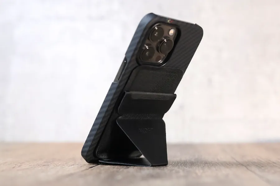 iPhone 13 Pro用 PITAKA MagEZ Case 2 アラミド繊維浮織のスタンド