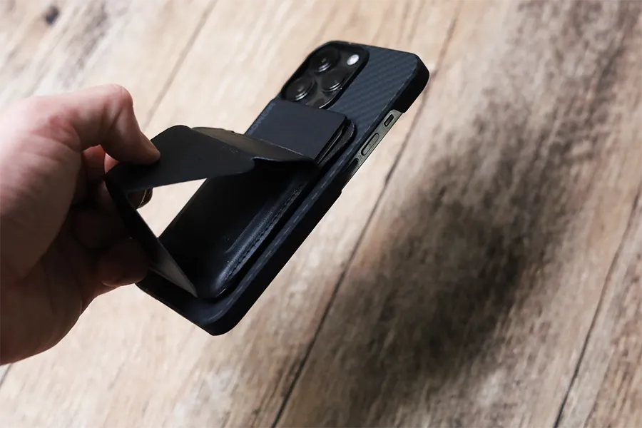 iPhone 13 Pro用 PITAKA MagEZ Case 2 アラミド繊維浮織の磁力もある