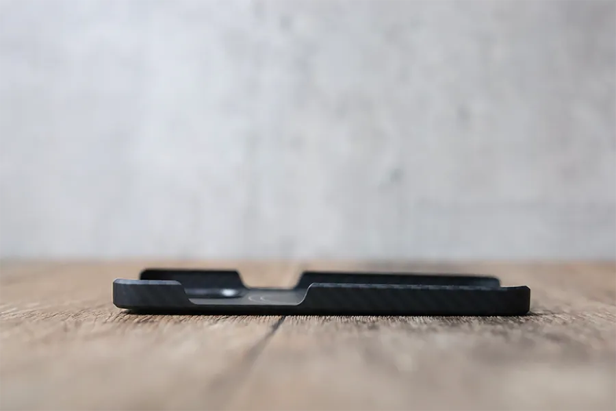 iPhone 13 Pro用 PITAKA MagEZ Case 2 アラミド繊維浮織の側面