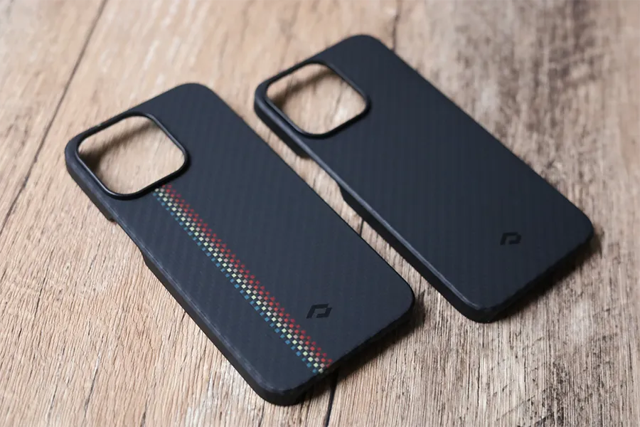 iPhone 13 Pro用 PITAKA MagEZ Case 2 アラミド繊維浮織のケース斜め
