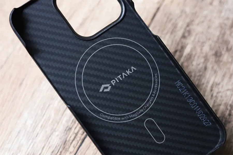 iPhone 13 Pro用 PITAKA MagEZ Case 2 アラミド繊維浮織のMagSafe部分