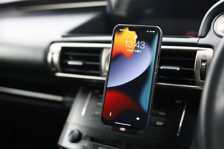 iPhone 13 Pro用 PITAKA MagEZ Case 2 アラミド繊維浮織の車内