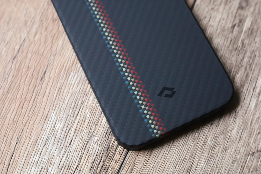 iPhone 13 Pro用 PITAKA MagEZ Case 2 アラミド繊維浮織の模様
