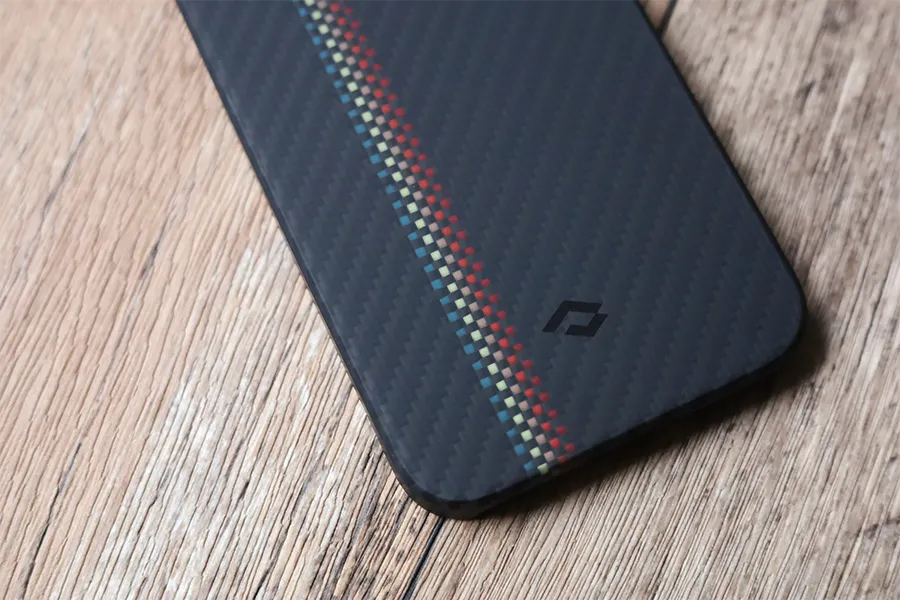 iPhone 13 Pro用 PITAKA MagEZ Case 2 アラミド繊維浮織の模様