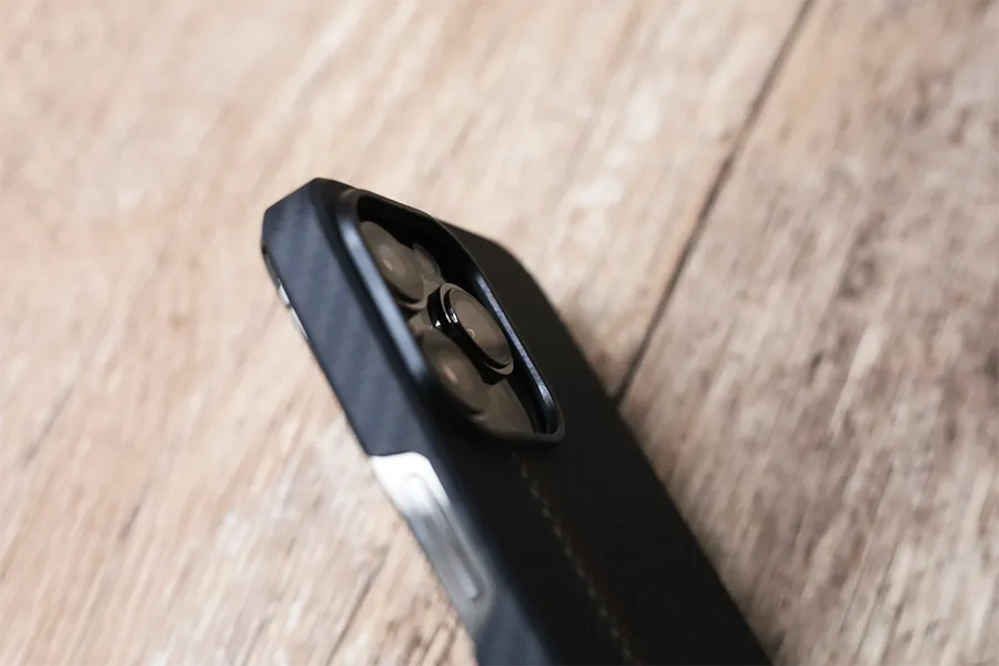 iPhone 13 Pro用 PITAKA MagEZ Case 2 アラミド繊維浮織のカメラ部分