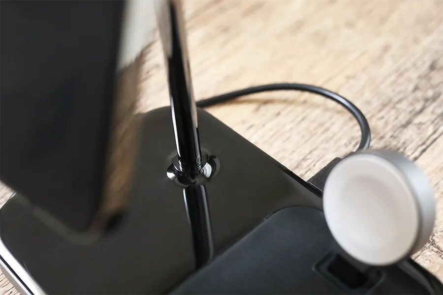 Satechi 3-in-1をセームクロスで拭き上げ後
