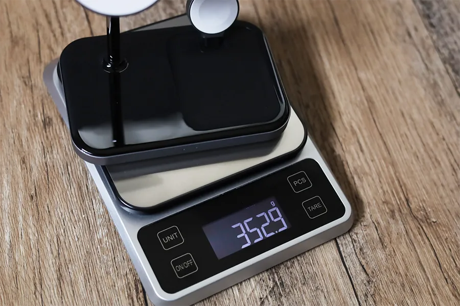 Satechi 3-in-1 Magnetic Wirelessスタンドの重量は約352g