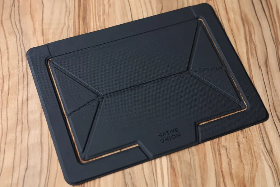 NATIVE UNIONのMacBookスタンドの表面