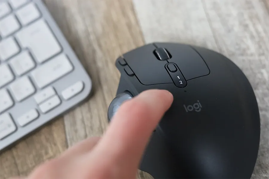 Logicool MX ERGO のボタンを押すと1と2の切替可能