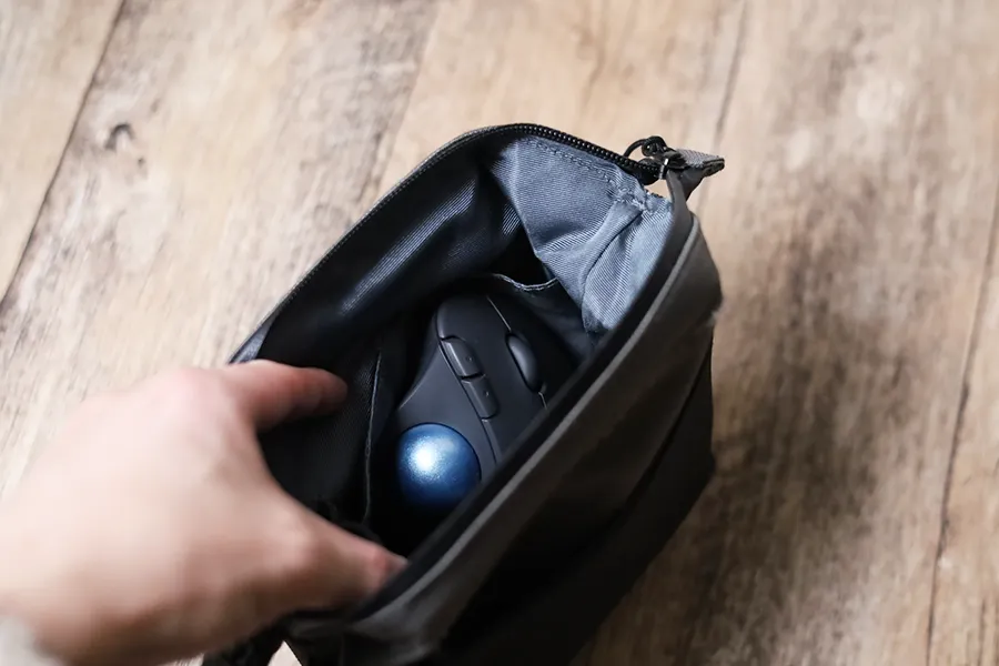 ロジクール ERGO M575はガジェットポーチにも入る