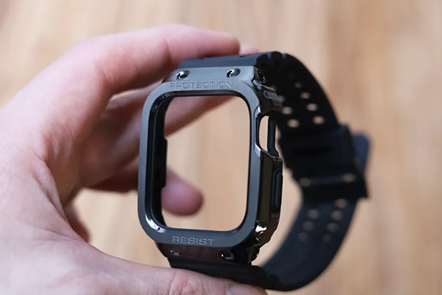 Apple Watchのamband ムービングフォートレスクラシックの斜めから確認