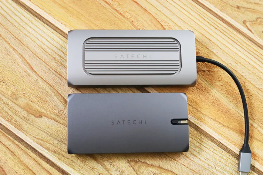 Satechi マルチポートハブ 10-in-1と9-in-1のサイズ比
