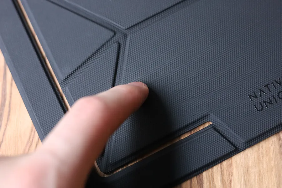 NATIVE UNIONのMacBookスタンドの素材