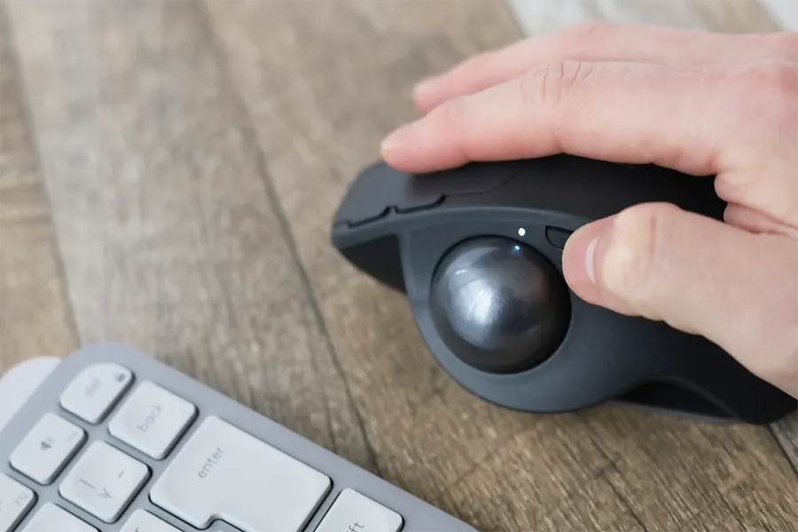 Logicool MX ERGO は精密ボタンが便利