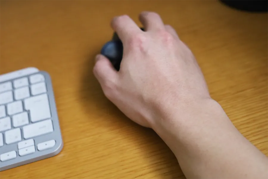 Logicool ERGO M575は手首が疲れにくい