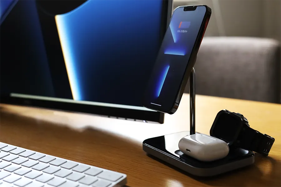 Satechi 3-in-1 Magnetic WirelessスタンドとMacBook外部ディスプレイ
