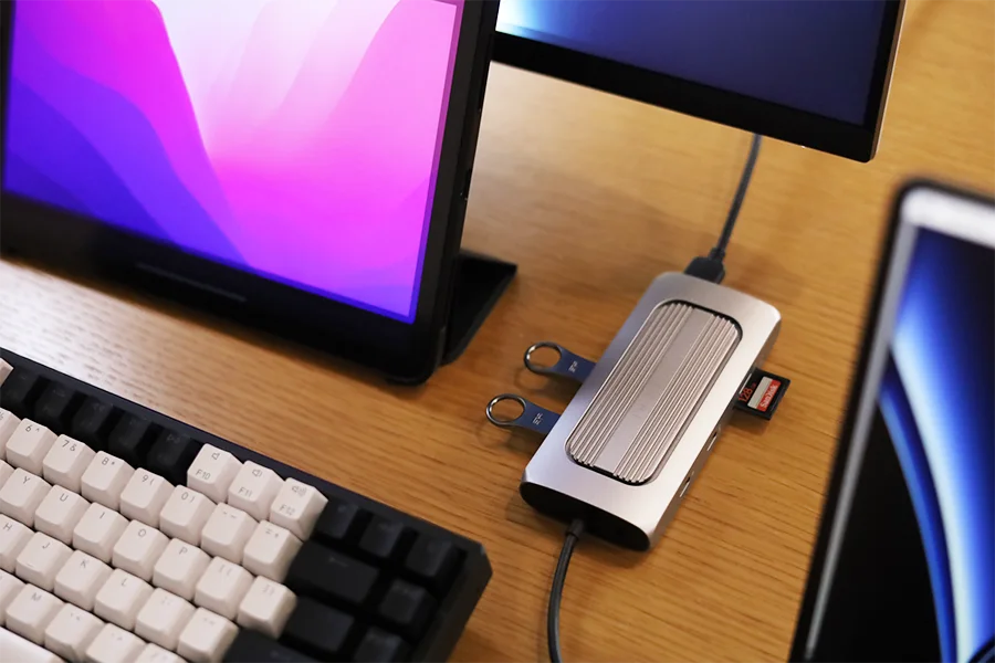 Satechi USB-C マルチ MXハブ 10-in-1のハブを上から