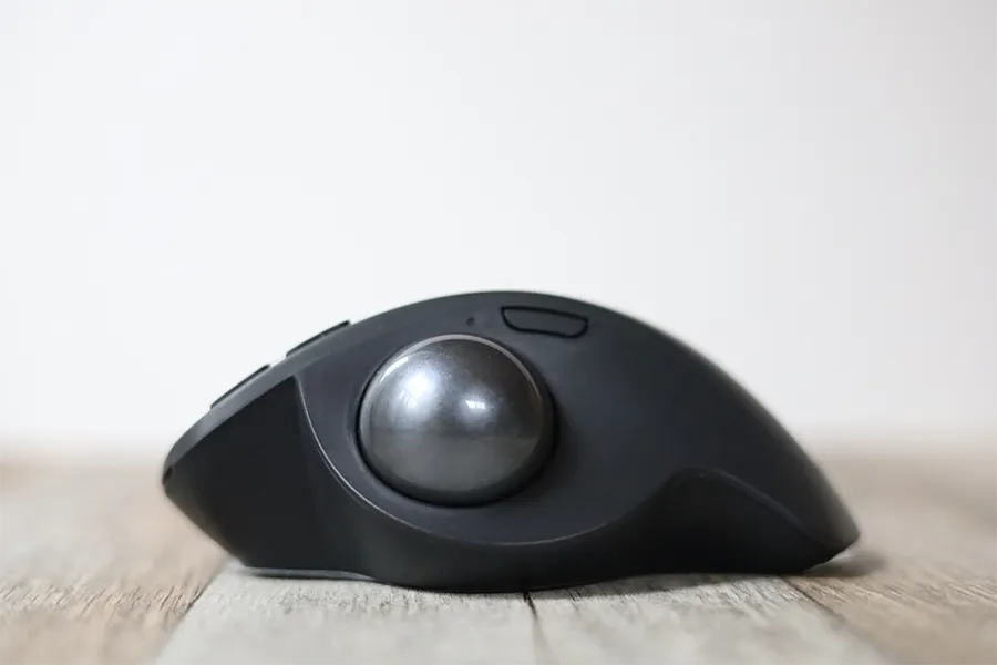 Logicool MX ERGOトラックボール側の側面