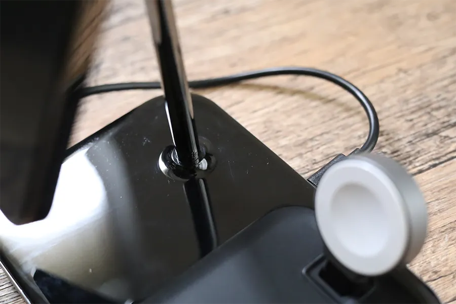 Satechi 3-in-1は埃と指紋がつきやすい