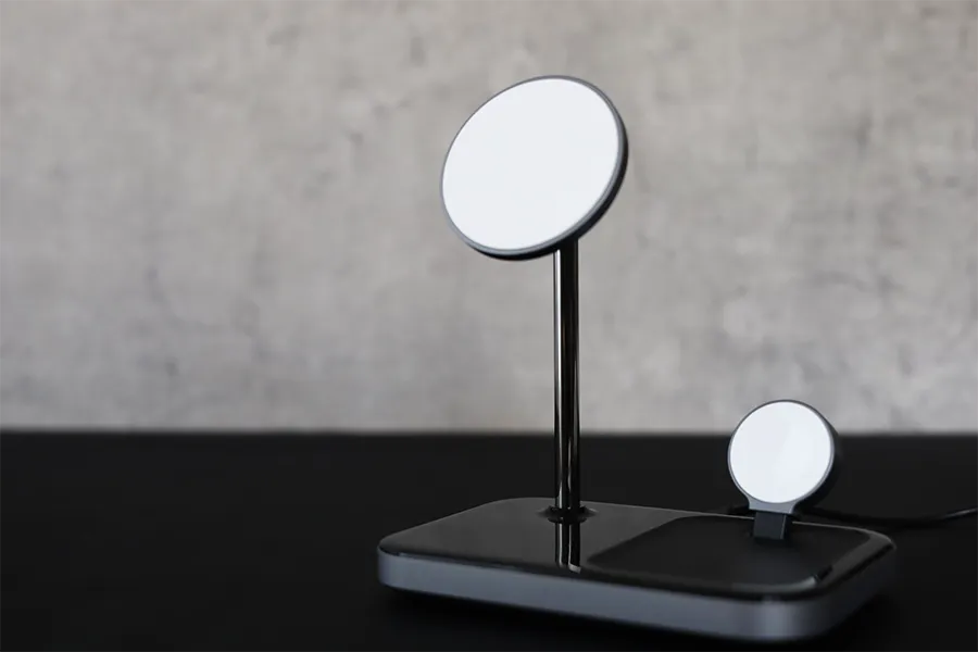【3台同時充電】人気おすすめApple製品充電器・ワイヤレス充電スタンド6選のSatechi 3-in-1 Magnetic Wirelessスタンド