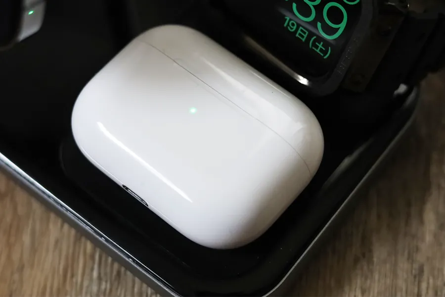 Satechi 3-in-1 Magnetic WirelessスタンドでAirPods Proケースなしを充電はもちろん大丈夫