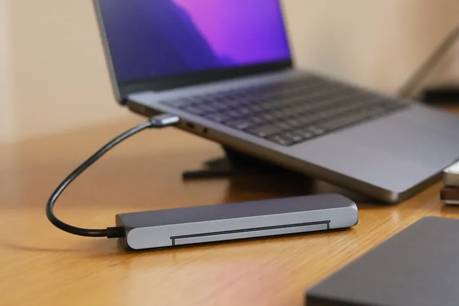 NATIVE UNIONのMacBookスタンドのハブも問題なし