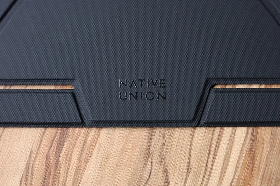 NATIVE UNIONのMacBookスタンドのロゴ部分