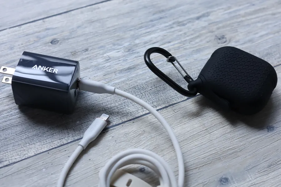 AirPods 3ケース CatalystをAnker充電器で充電する