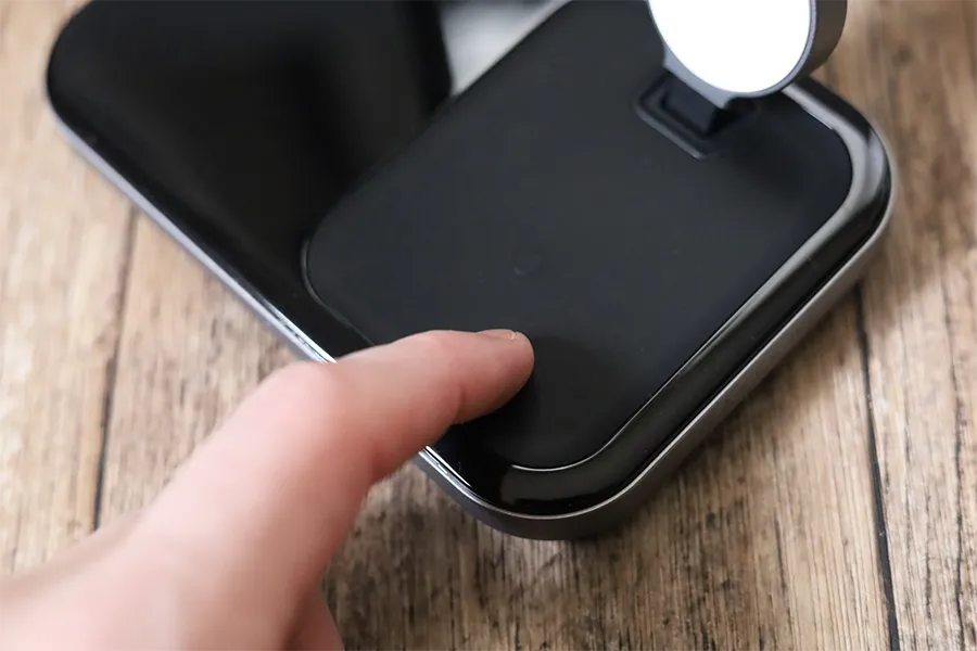 Satechi 3-in-1 Magnetic Wirelessスタンドのラバー素材部分